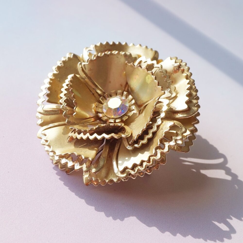 Mid-Century Dimensional Gold Tone Flower Brooch with Aurora Borealis Rhinestone